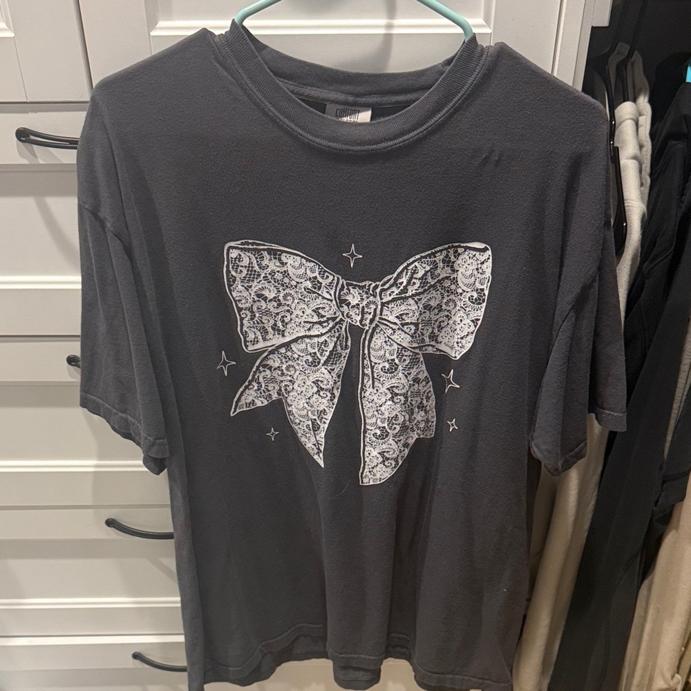 Comfort Colors Gray Tee with White Bow Design